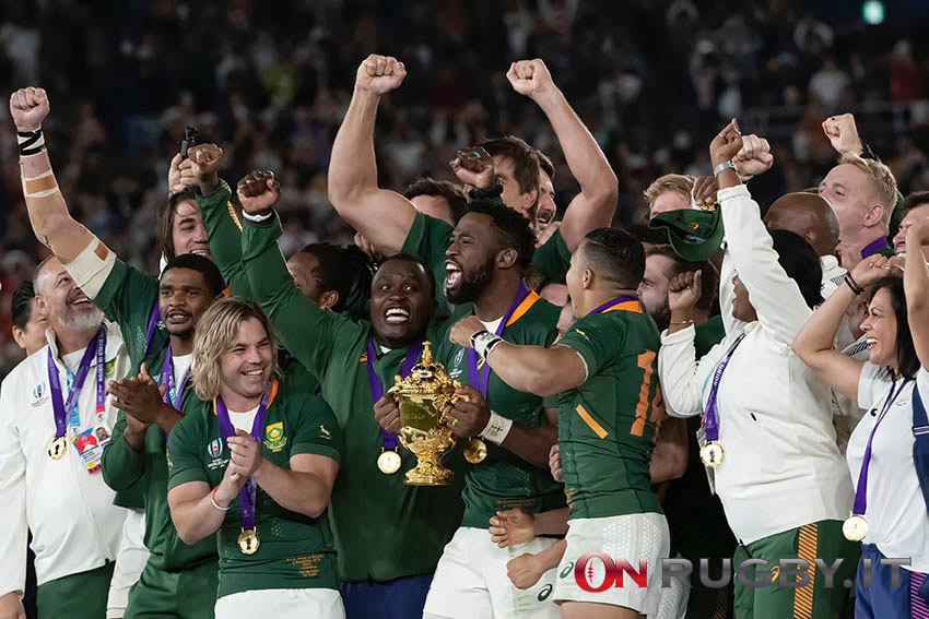 Il Sudafrica e Kolisi alzano la Coppa del Mondo 2019. 