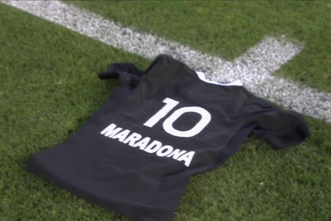 Gli All Blacks omaggiano Diego Maradona con una maglia numero 10
