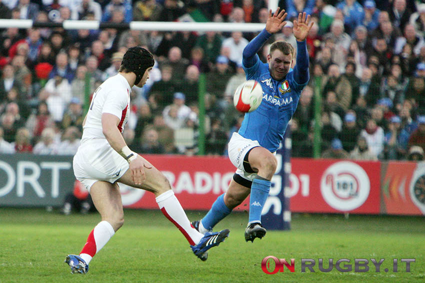 Il calcio di Danny Cipriani intercettatto da Simon Picone - Sei Nazioni 2008 - Ph S. Pessina
