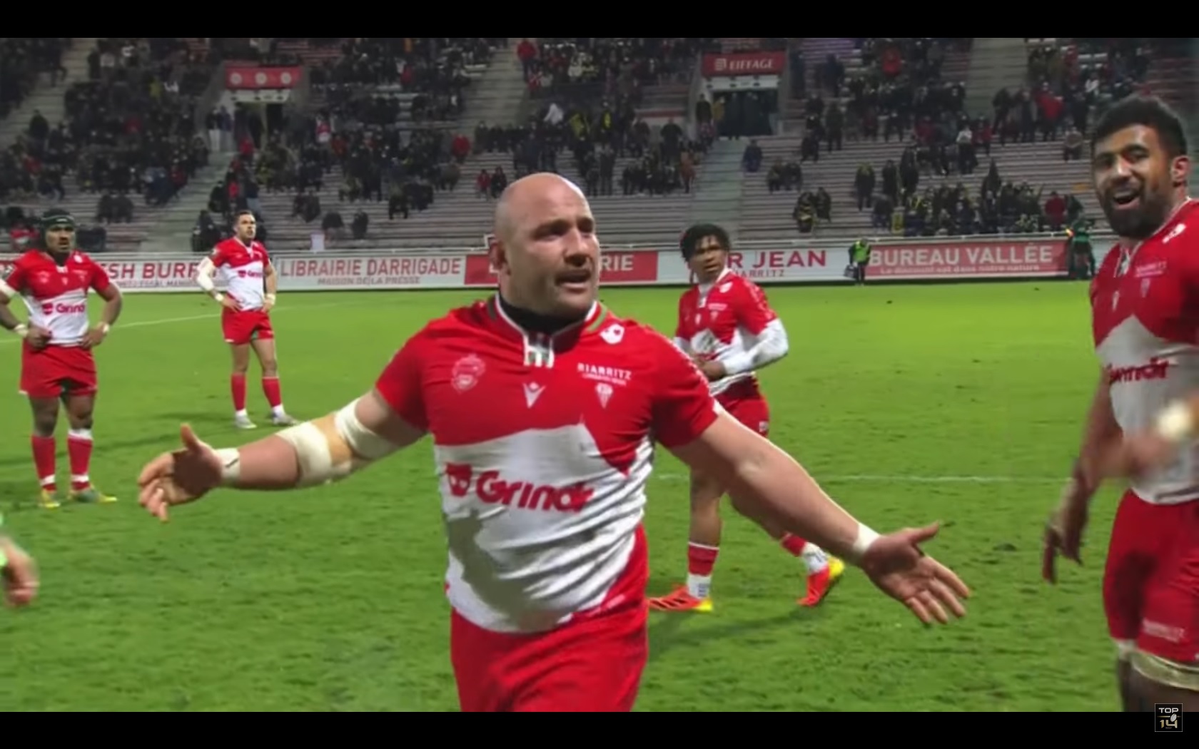 Top14: il finale pazzo di Biarritz-La Rochelle, con due palloni in campo e due squadre che esultano