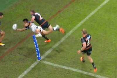 Uno degli offload più incredibili mai visti su un campo da rugby