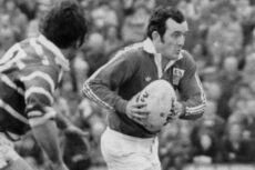 Il mondo del rugby piange Phil Bennett leggendaria apertura del Galles e British and Irish Lions item-thumbnail