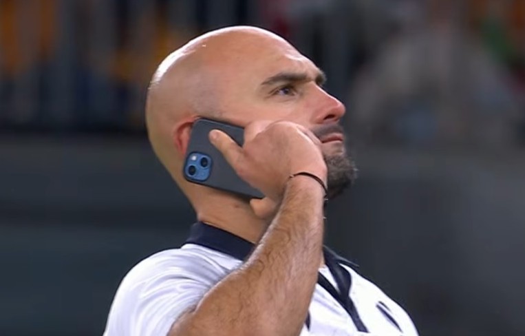 Australia-Sudafrica, Piardi al telefono